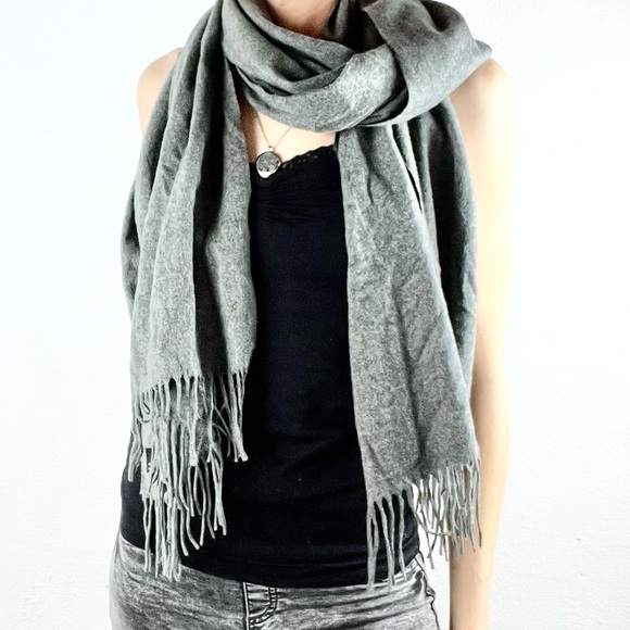 CASHMINK |🧣🐺Heathered Gray Fringe Hem Made in Germany Scarf Wrap - Picture 8 of 8
